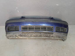 Volkswagen Golf 4 Бампер передний 1J0807221