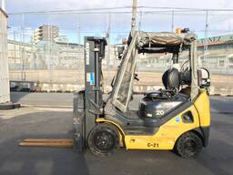 Вилочний автонавантажувач Komatsu, компакт з кабіною та позиціонером для кожної вили