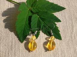 Виточені бурштинові сережки Краплини Сонця, изящные янтарные серьги