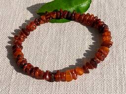 Яскравий янтарний браслет із натурального бурштину благородних коньячних вишневих відтінкі