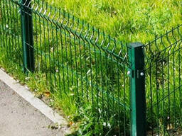 Забор из сетки.