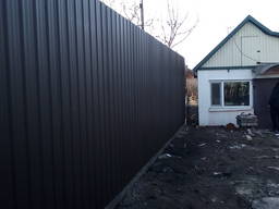 Забор из металопрофиля под ключ в Херсоне. Сварочные работы. Строительные работы. Сантехра