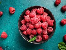 Закуповуємо свіжу малину, вишню та смородину