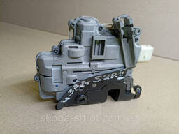 Замок левый задний Шкода СуперБ-2