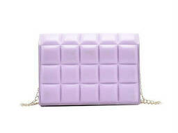 Женская маленькая классическая лиловая сумочка на цепочке клатч в клетку фиолетовый